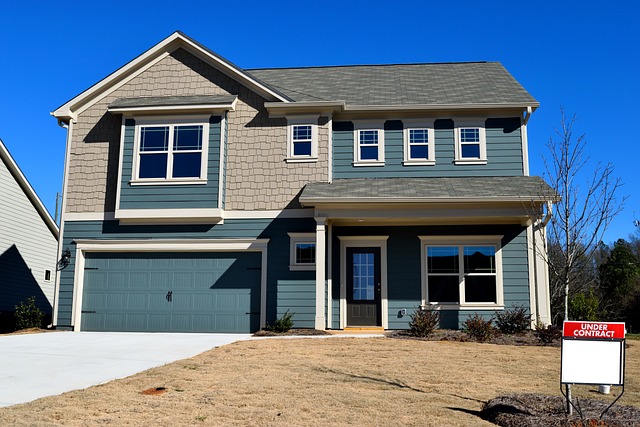 Vintage Chic: Elevating Tacoma Homes with Weatherproof Garage Door Styles