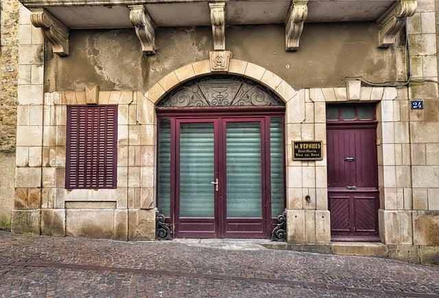 Chicago Homeowners’ Guide to Troubleshooting and Refreshing Garage Doors