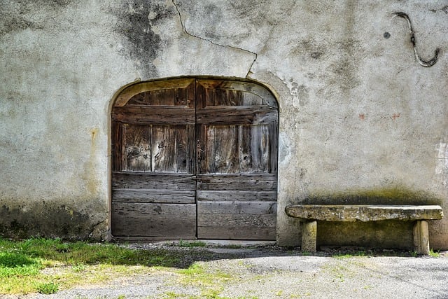 Vintage Garage Doors: Historic Styles & Maintenance Tips for Tacoma Homes