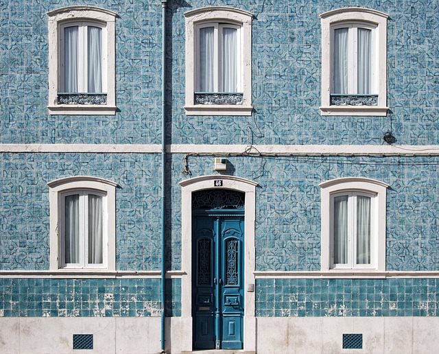 Elevate Your Home: Stylish Garage Doors for St. Louis Properties