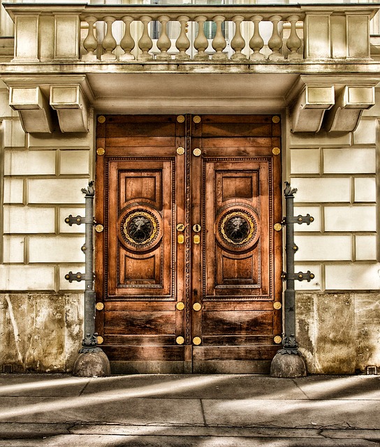 Emergency Garage Door Repairs Chicago: Understanding Automatic Systems & Choosing Experts